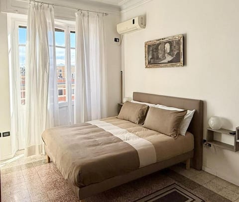 Bed, Photo of the whole room, Bedroom, air conditioner