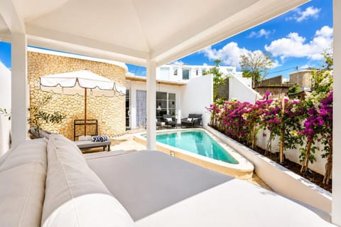 Balcony/Terrace, sunbed