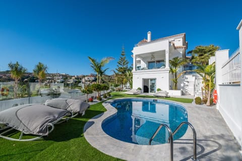 Property building, Day, Garden, Garden view, Pool view, Swimming pool, sunbed