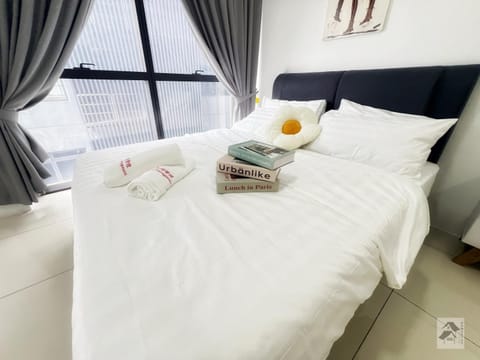 Bed, towels