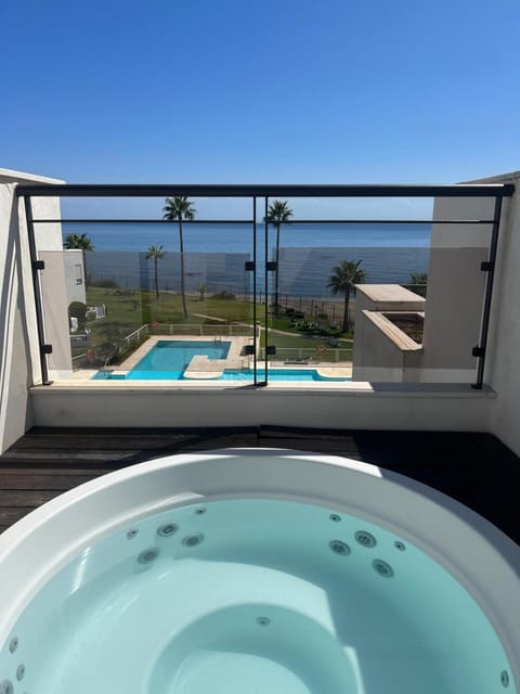 Day, Natural landscape, Hot Tub, View (from property/room), Balcony/Terrace, Pool view, Sea view, Swimming pool