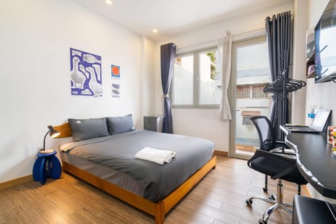 Bed, Day, TV and multimedia, Balcony/Terrace, Photo of the whole room, Seating area, flat iron, hair dresser