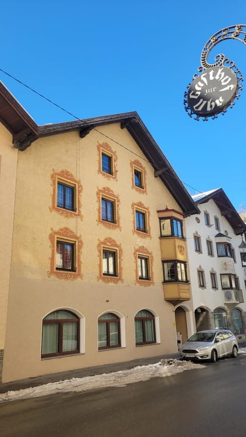 Property building, Location