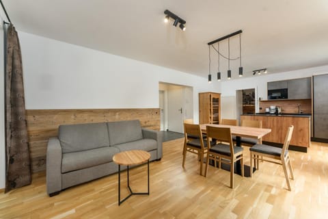 Kitchen or kitchenette, Living room, Seating area, Dining area