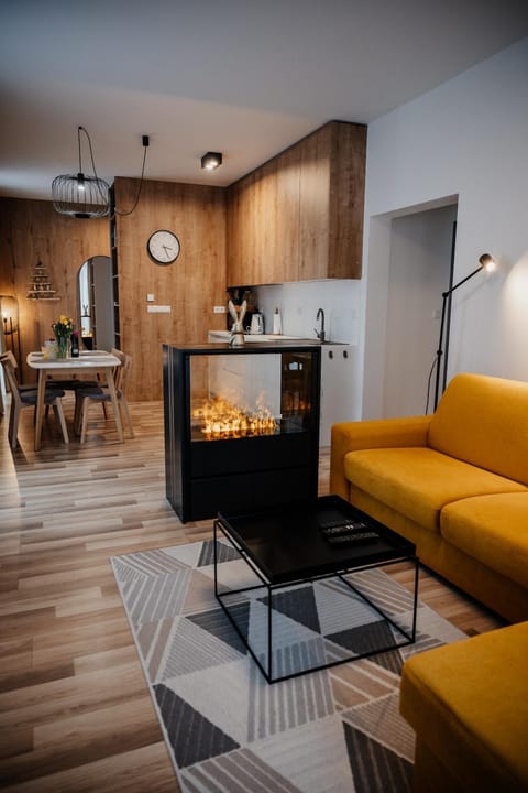 Kitchen or kitchenette, Living room, Seating area, Dining area