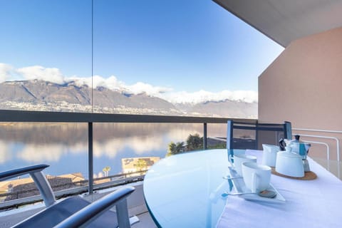 Natural landscape, Balcony/Terrace, Lake view, Mountain view