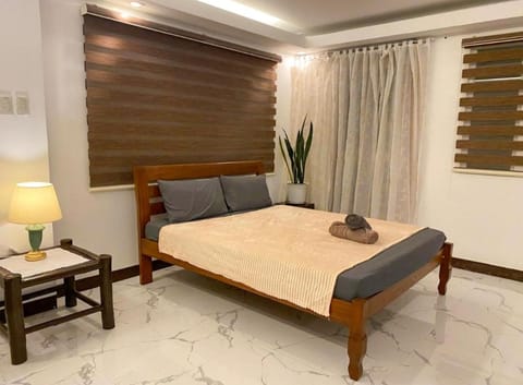 Bed, Living room, Photo of the whole room, Seating area, Bedroom