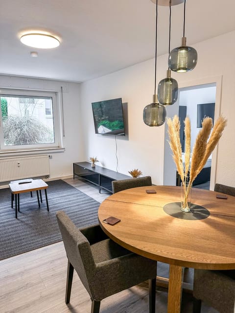 TV and multimedia, Living room, Seating area, Dining area