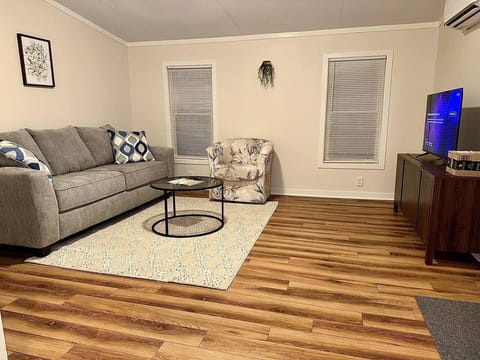 Cozy and quiet four Four Pets Yes House in Beaufort