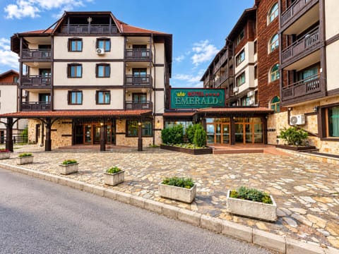 Property building, Day, Neighbourhood, Street view, Location