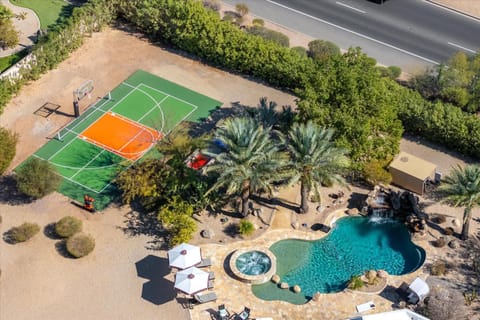 Luxury Family Getaway Pool Games Sauna More House in Paradise Valley