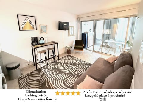 Golfcourse, Golfcourse, TV and multimedia, Living room, Beach, Beach, Pool view, Pool view, Swimming pool
