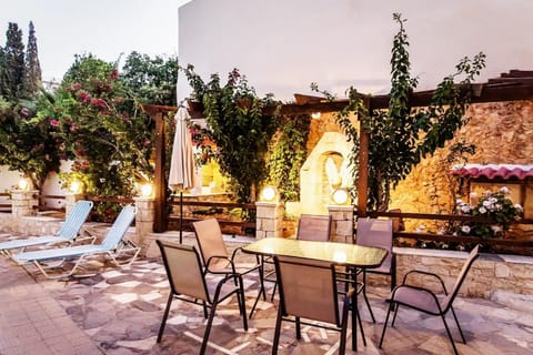 Roussospiti House With Swimming Pool Apartment hotel in Crete