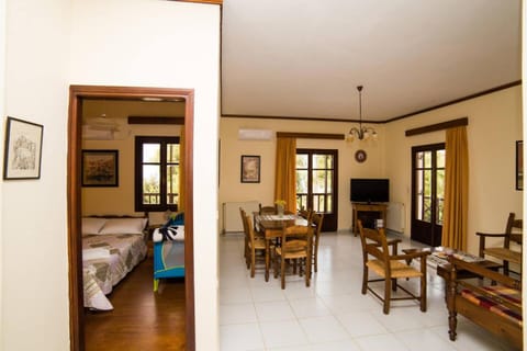 Roussospiti House With Swimming Pool Apartment hotel in Crete