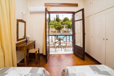 Roussospiti House With Swimming Pool Apartment hotel in Crete