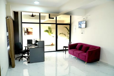 Lobby or reception, Internal: Not applicable to any particular room