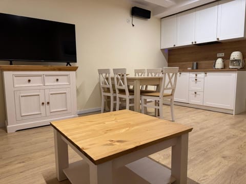 TV and multimedia, Kitchen or kitchenette, Dining area