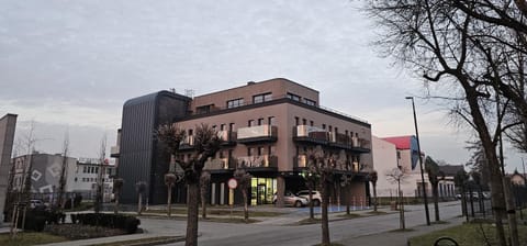 Property building, Day, Neighbourhood, Street view, Location