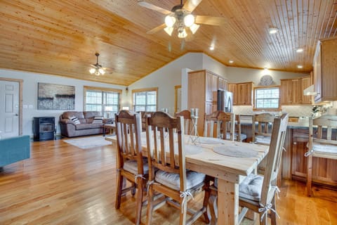 Norfork Lake Access Cabin with Deck and Water View! Cabin in Norfork Lake