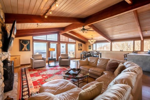 Pinnacle Ridge Sunrise Sunsets House in Beech Mountain