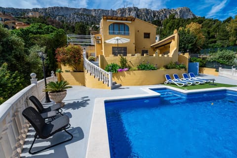Property building, Spring, Day, Natural landscape, Mountain view, Pool view, Swimming pool, sunbed