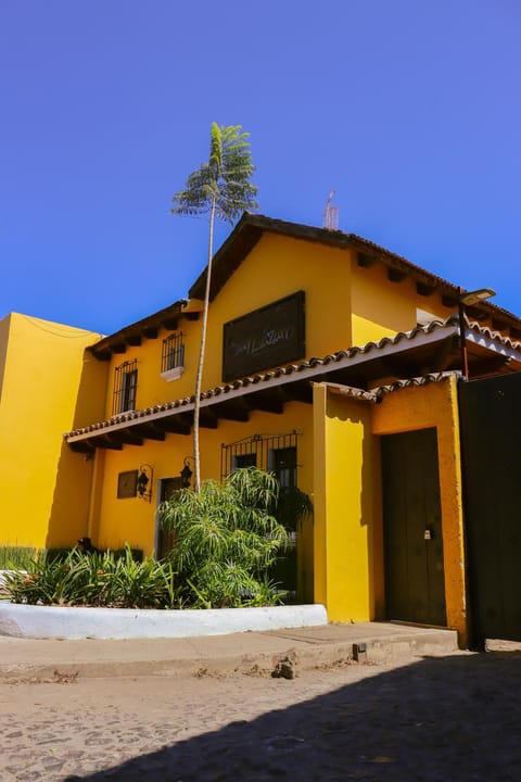 Property building, Day