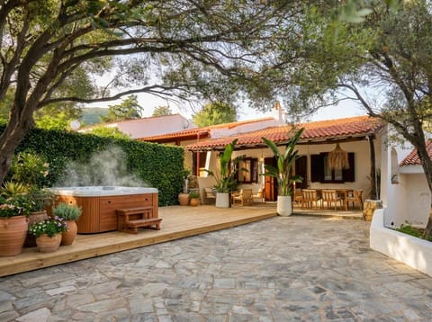 Property building, Hot Tub, Garden view
