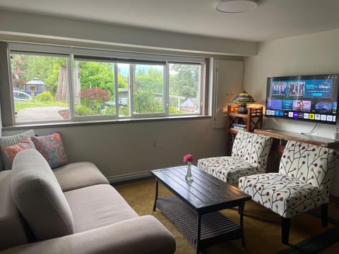 Communal lounge/ TV room, Living room, Seating area