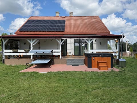 Property building, Spring, Hot Tub, sunbed