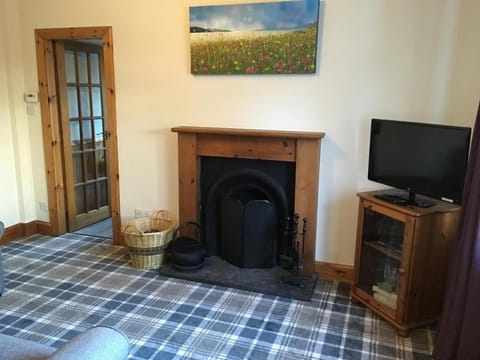 TV and multimedia, Living room, fireplace