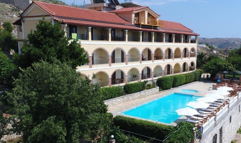 Facade/entrance, Swimming pool