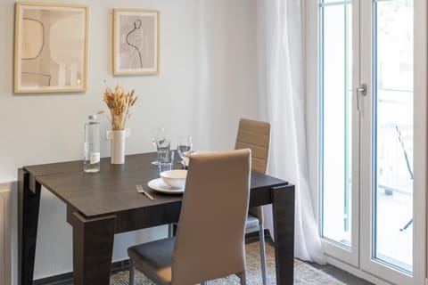 Seating area, Dining area