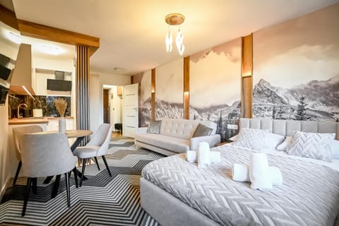 Bed, Living room, Photo of the whole room, Seating area, Dining area, Bedroom