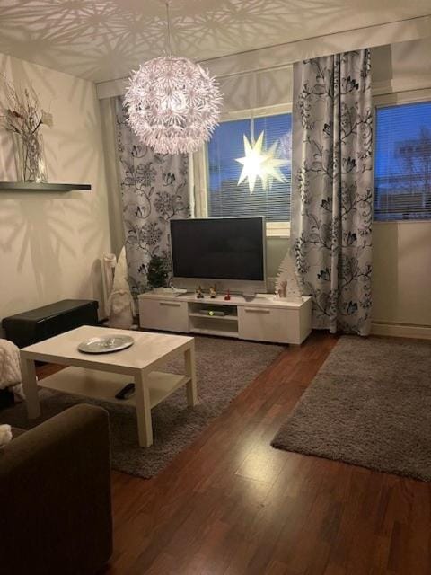 Living room, Seating area, Evening entertainment