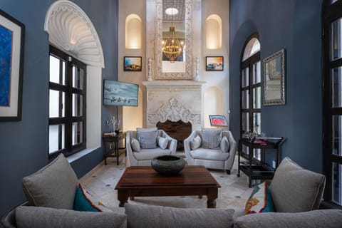 TV and multimedia, Living room, Seating area, fireplace