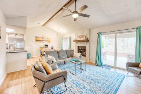 Modern Bentonville Retreat - Sleeps 6 Near Trails House in Bentonville