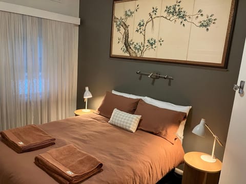 Bedroom, towels
