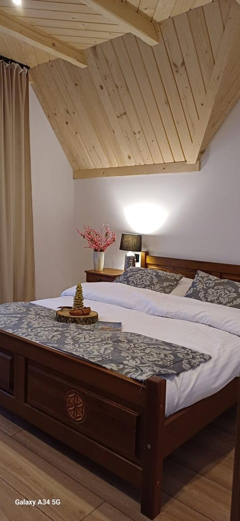 Bed, View (from property/room), Photo of the whole room, Garden view