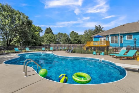 Pool view, Swimming pool
