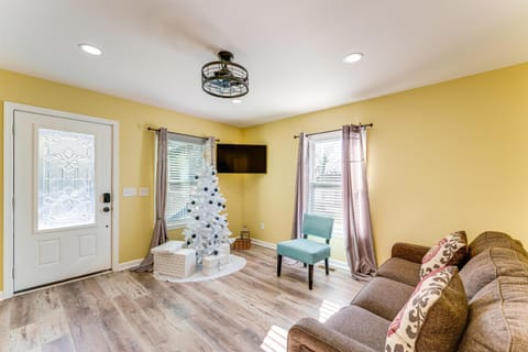 Walk Downtown Charming Rome Abode with Yard! House in Rome