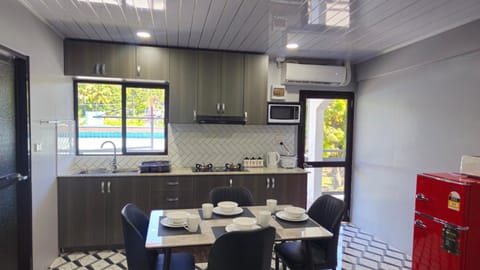 Kitchen or kitchenette, Dining area, stove, toaster