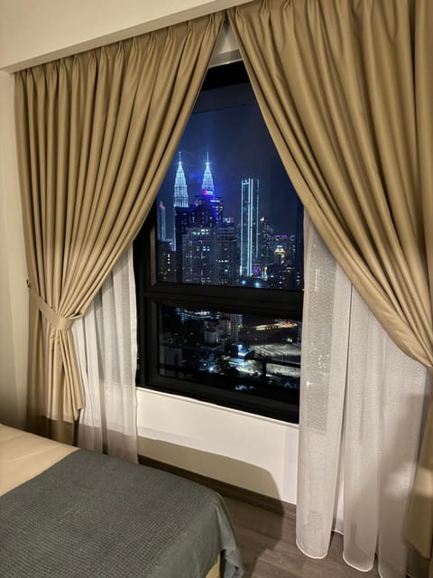 Bed, Night, Living room, Photo of the whole room, Seating area, Bedroom, City view