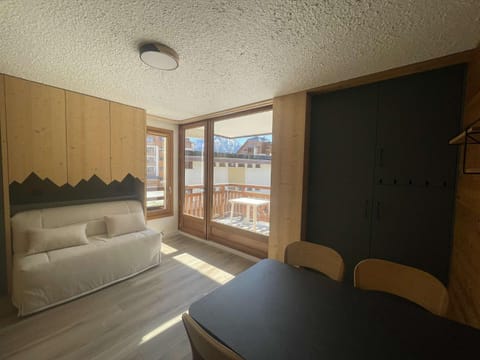 Bed, furniture, kitchen