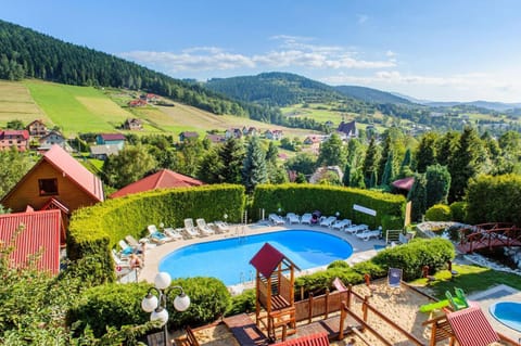 Property building, Nearby landmark, Spring, Day, Natural landscape, Garden, Garden, Garden view, Mountain view, Pool view, Swimming pool, sunbed