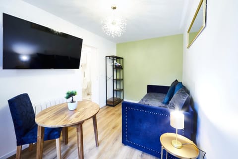 Bed, Living room