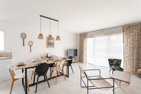 Living room, Dining area