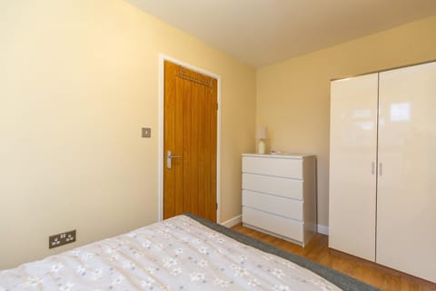 Wootton 2-Bedroom Bungalow House in Northampton