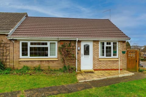 Wootton 2-Bedroom Bungalow House in Northampton