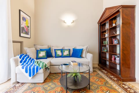 Library, Living room, Seating area