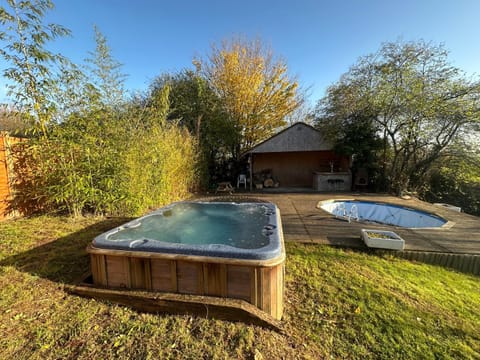 Natural landscape, Garden, Hot Tub, Garden view, Pool view, Swimming pool